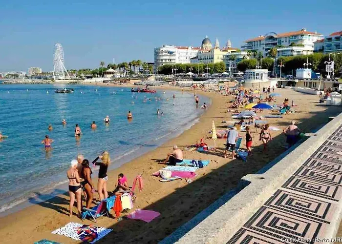 Cosy- 4 Pers Hyper Centre - A 2 Min A Pied Saint-Raphaël